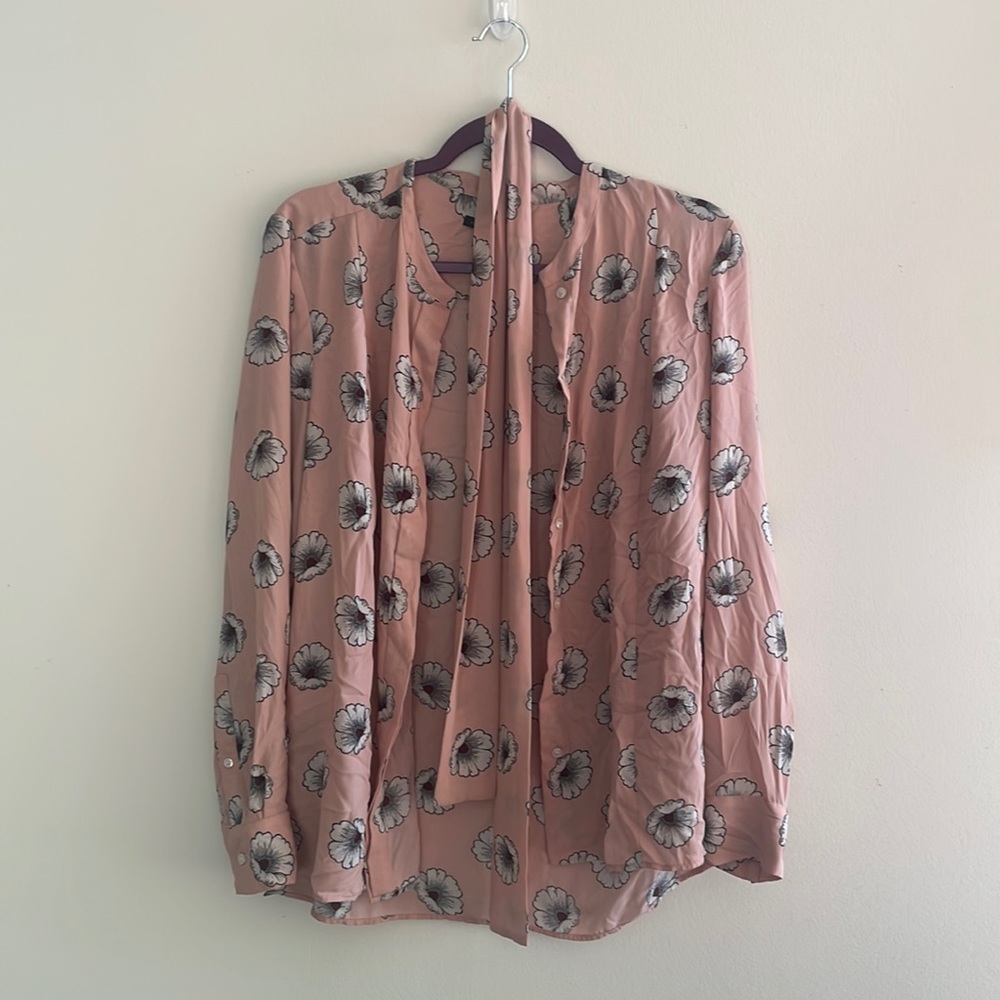 Ann Taylor Blush/Pink Floral Button Down Blouse with Neck Tie Size Medium